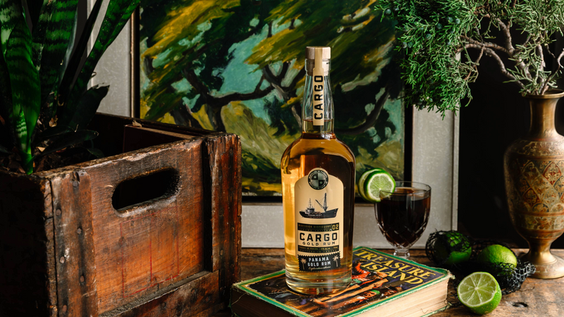 WHAT IS GOLD RUM? HOW IT COMPARES TO WHITE RUM + BEST WAYS TO DRINK IT